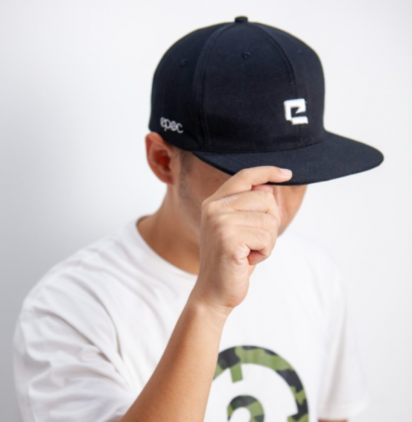 Topi Snapback dengan Logo Embroidered